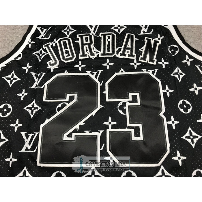 Camiseta Chicago Bulls x LV Michael Jordan NO 23 Mitchell & Ness 1997-98 Negro